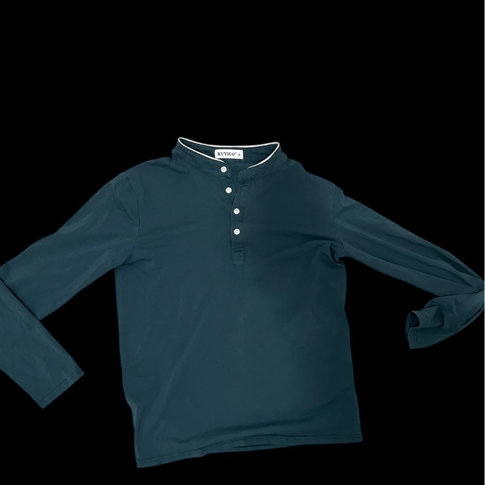 ✨KUYIGO blue and white shirt✨